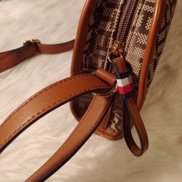 Tommy Hilfiger Purse - Picture 4 of 8